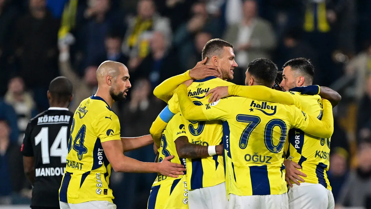 Son dakika: Fenerbahçe, Galatasaray’ı geçti! Son dakika: Fenerbahçe, Galatasaray’ı geçti!