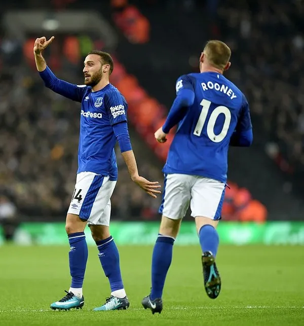 Cenk Tosun ilk maçında övgü aldı