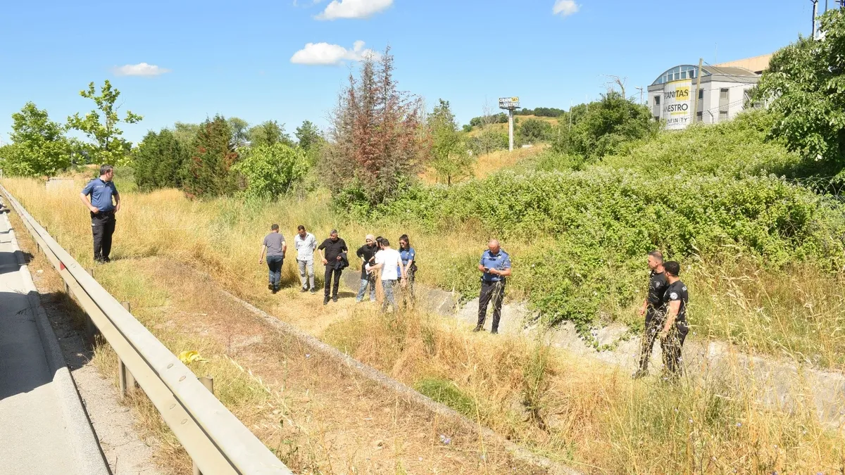 Pendik'te su kanalında erkek cesedi bulundu.