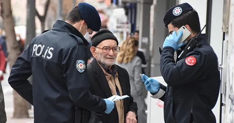 93 yaşındaki adam, kendisini uyaran polisleri eve yemeğe davet etti