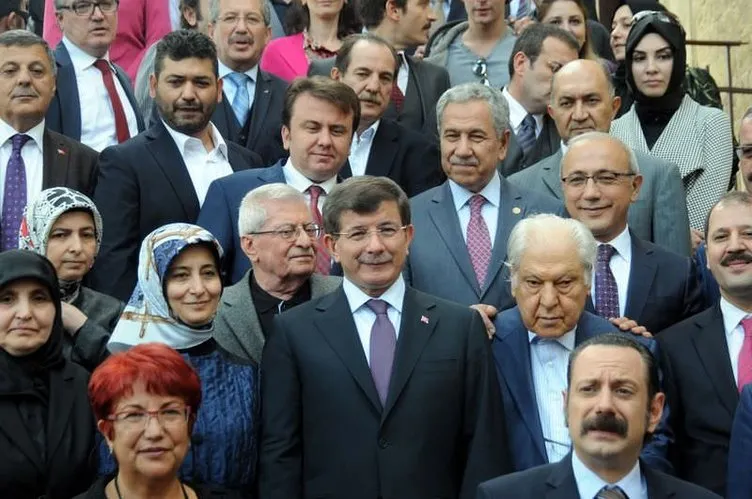 Başbakan Davutoğlu 7 Güzel Adam’ın setinde
