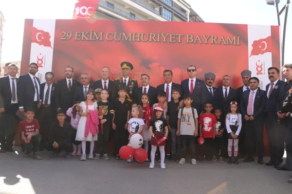 cumhuriyetin-100uncu-sirnakta-cosku-ile-kutlandi-1698574972458.jpg
