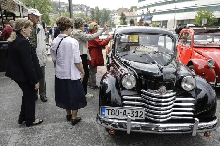 Saraybosna’da klasik otomobil ve motosiklet rüzgarı
