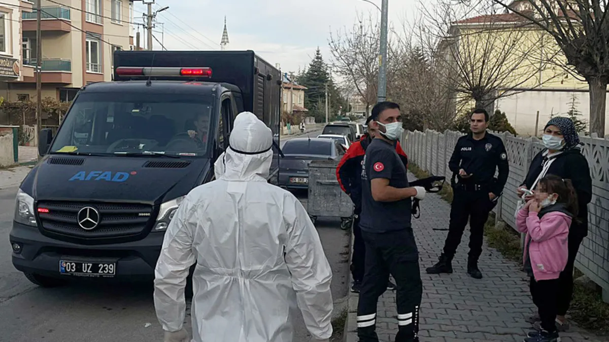 Bir aile daha zehirlendi!: Yedikten bir süre sonra fenalaştılar….