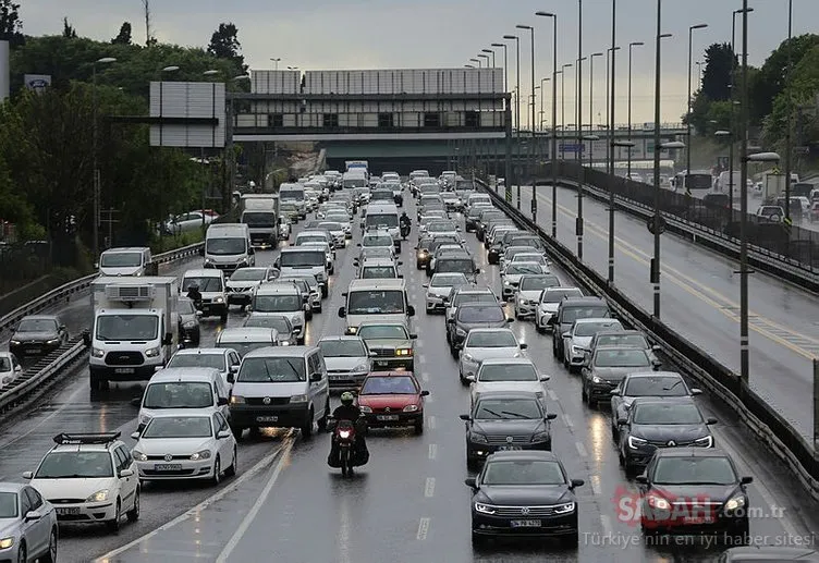 İstanbul’da trafik önemli yerlerde durma noktasına geldi