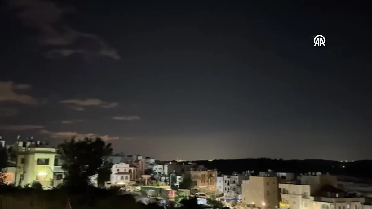 İran’dan İsrail’e fırlatılan misilleme füzeleri Hayfa semalarında görüntülendi videosunu izle İran’dan İsrail’e fırlatılan misilleme füzeleri Hayfa semalarında görüntülendi videosunu izle