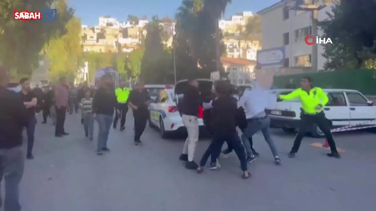 Şanlıurfa’da kaza sonrası kavga kameraya böyle yansıdı | Video videosunu izle Şanlıurfa’da kaza sonrası kavga kameraya böyle yansıdı | Video videosunu izle