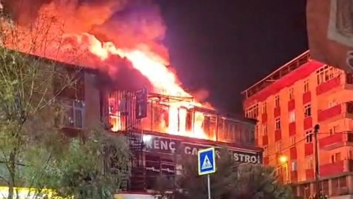 Sultangazi’de kafe alev alev yandı