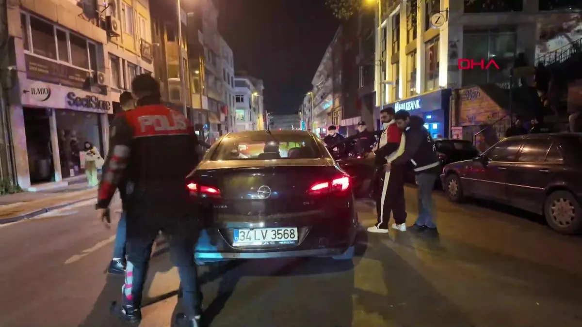 Kadıköy’de helikopter destekli ‘Huzur İstanbul’ denetimi | Video videosunu izle Kadıköy’de helikopter destekli ‘Huzur İstanbul’ denetimi | Video videosunu izle