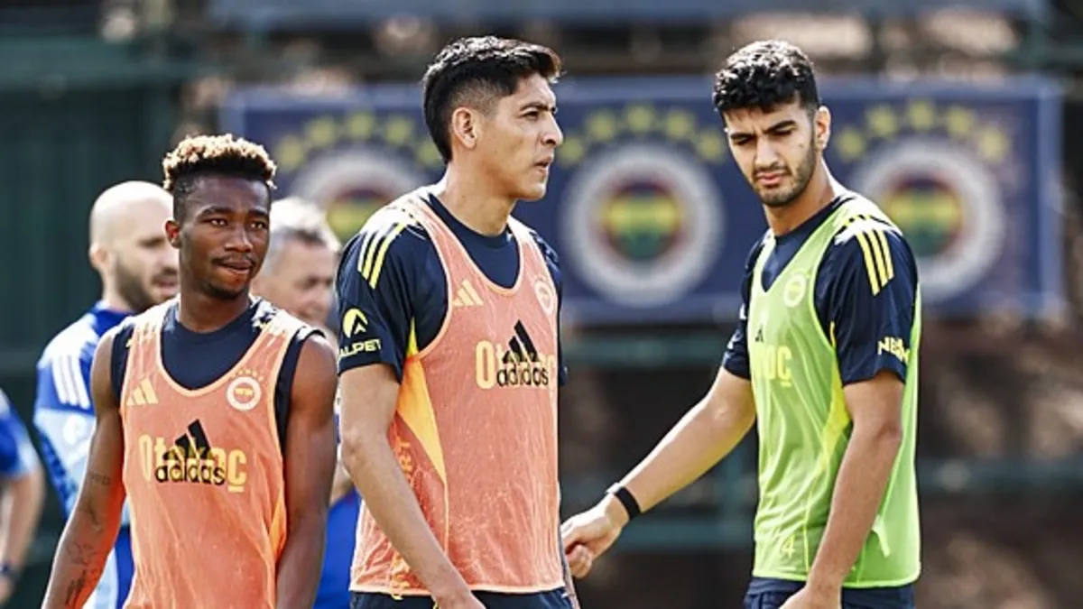 Fenerbahçe’de Edson Alvarez, ilk antrenmanına çıktı! Fenerbahçe’de Edson Alvarez, ilk antrenmanına çıktı!