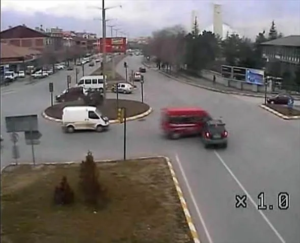 MOBESE kameralarına yansıyan kazalar...