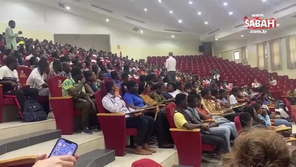 Almanya Maliye Bakanı’nın zor anları! Ganalı öğrencilere ‘Almanya’ya gelin’ dedi, salon sessizliğe büründü! | Video