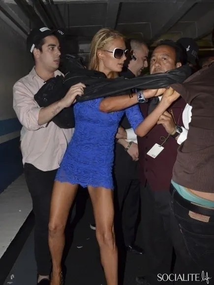 Paris Hilton paparazzi dövdü!