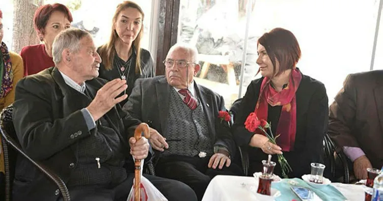 Avcılar’da yaşlılar kahvaltıda buluştu