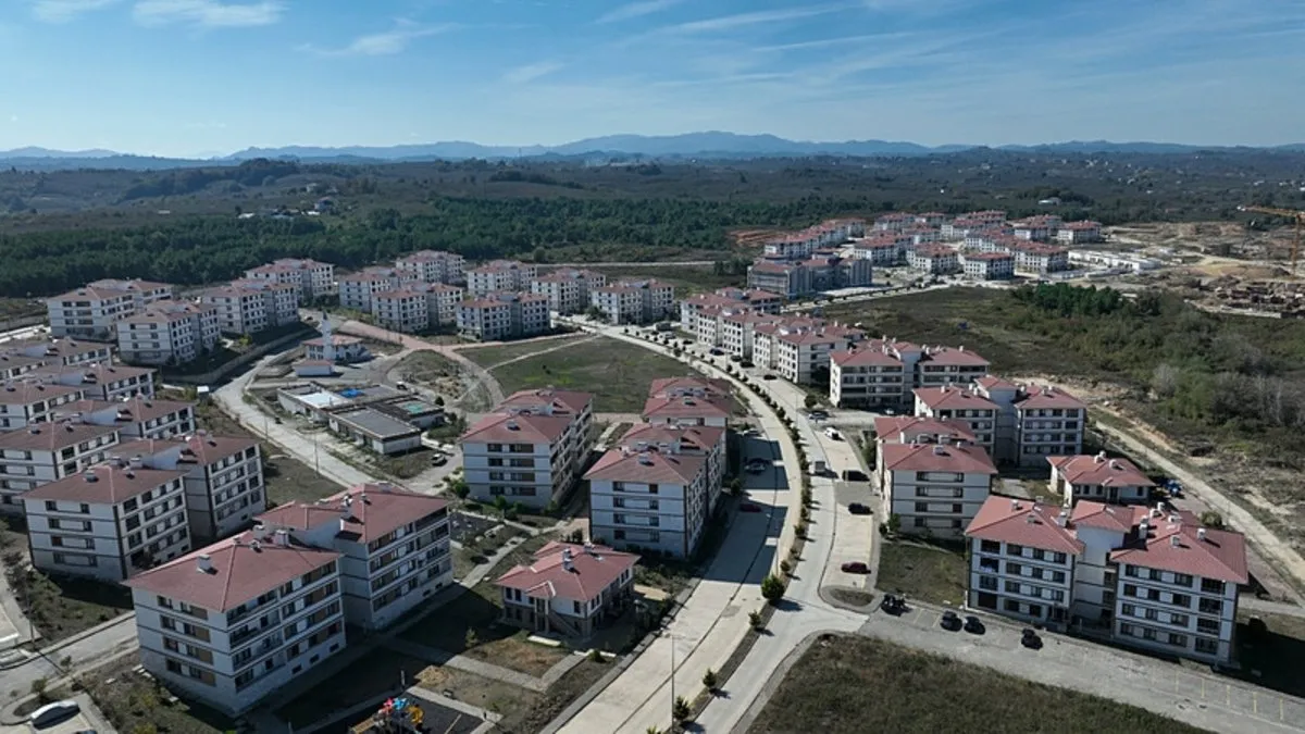 Bakan Kurum’dan sosyal konut paylaşımı: “Bu sevincin ulaşmadığı tek bir karış bırakmayacağız” Bakan Kurum’dan sosyal konut paylaşımı: “Bu sevincin ulaşmadığı tek bir karış bırakmayacağız”
