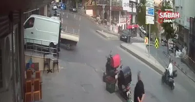 Arnavutköy’de otomobil ile çarpışan motosiklet sürücüsü böyle savruldu | Video