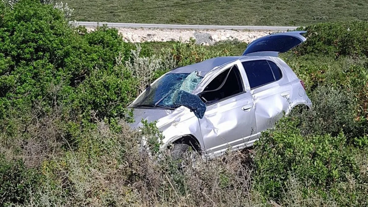 Aydın’da otomobil şarampole devrildi: 2 ölü Aydın’da otomobil şarampole devrildi: 2 ölü
