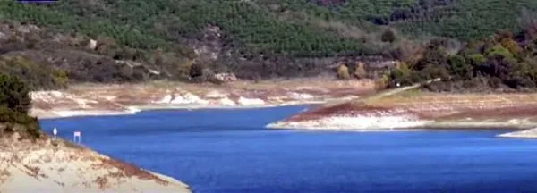sicak-hava-baraj-seviyesini-dusuruyor-istanbulun-barajlarindaki-su-seviyesi-yuzde-483e-dustu-1754991428202.jpg
