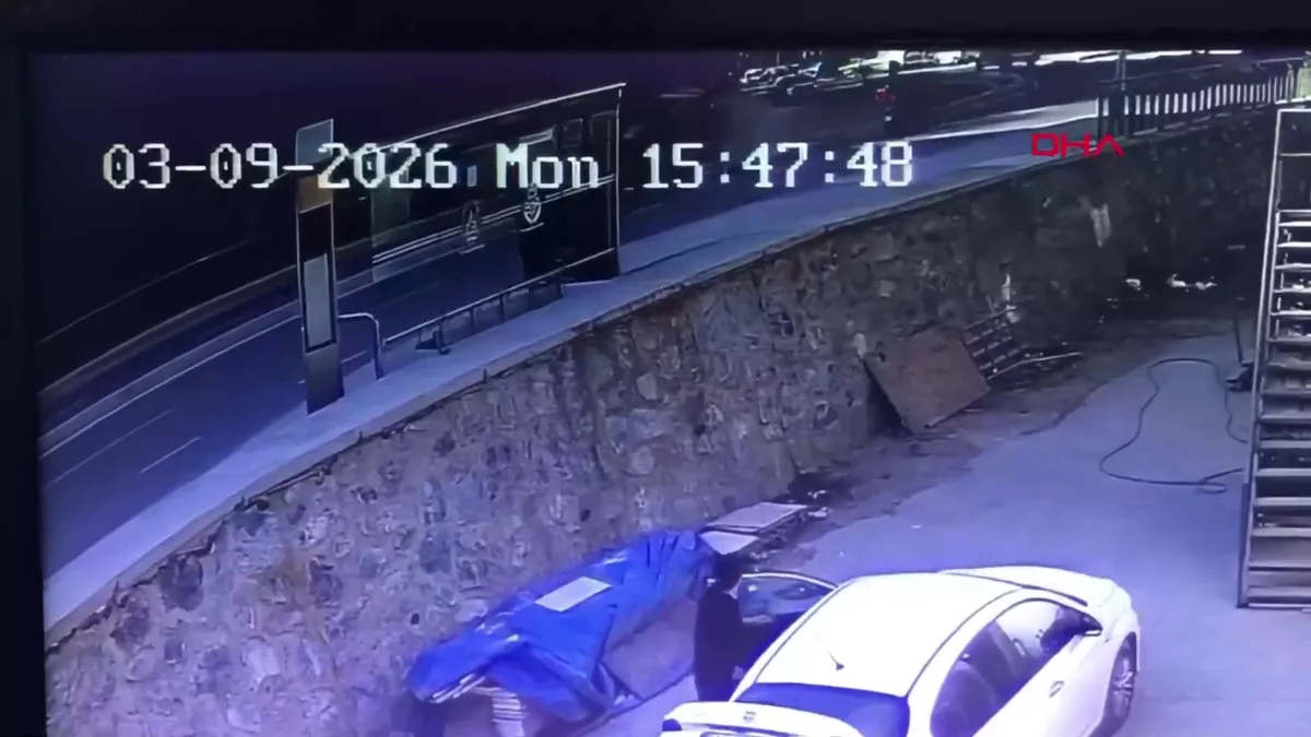 Sarıyer’de 18 yaşındaki sürücü karşı yöne uçtu: 4 yaralı | Video videosunu izle Sarıyer’de 18 yaşındaki sürücü karşı yöne uçtu: 4 yaralı | Video videosunu izle