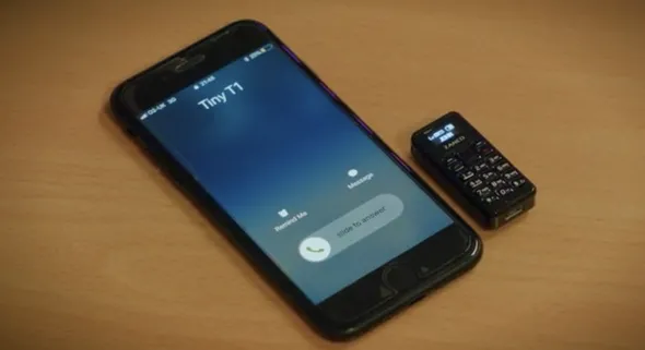 dunyanin en kucuk telefonu tiny t1