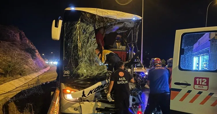 Afyon’da otobüs ile TIR kafa kafaya çarpıştı