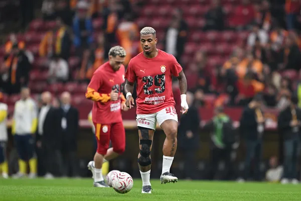 derbi-canli-super-ligde-galatasaray-fenerbahce-maci-ilk-yari-oynaniyor-1793039808729.jpg