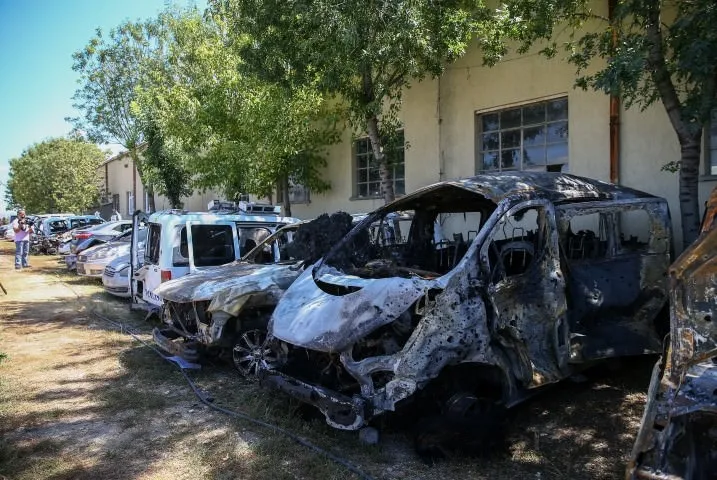 FETÖ'cü hainler 15 Temmuz gecesi polis araçlarını bu hale getirdi