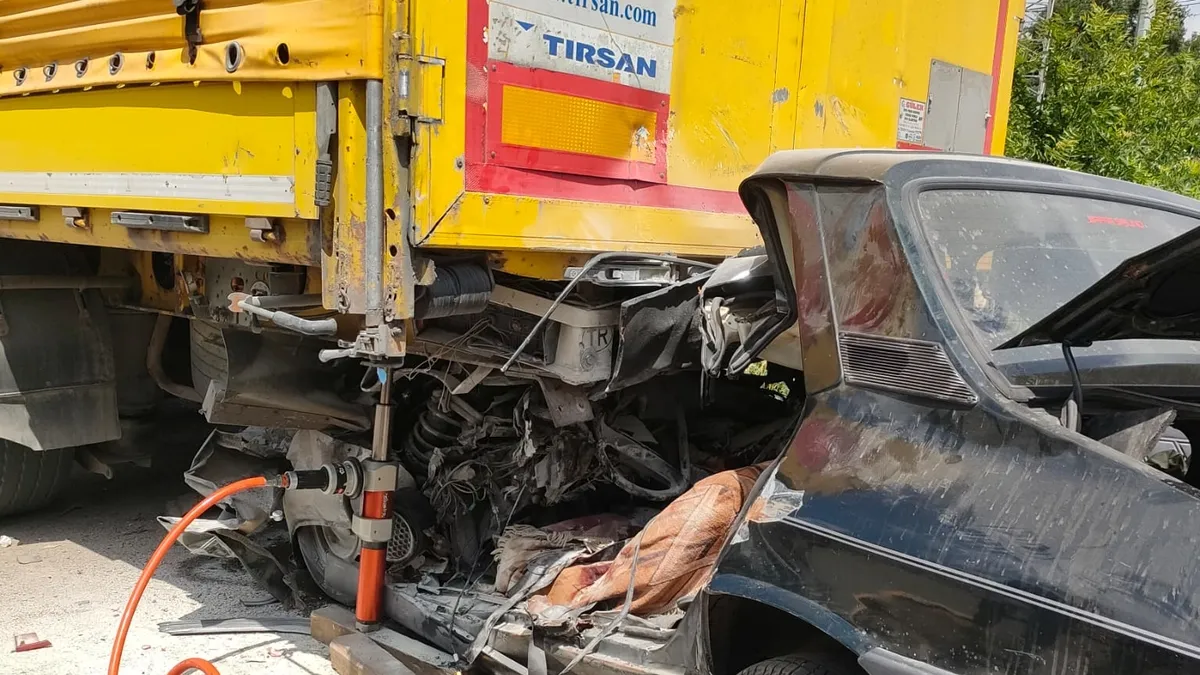 Samsun Bafra'da kaza yapan otomobil