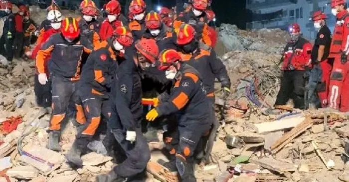 Emrah Apartmanı'nda yürek burkan hikaye! Müteahhit dede iki torununu daha kaybetti