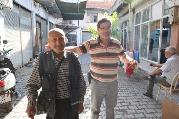 86-yasinda-ama-cay-icmek-icin-8-kilometre-yuruyor-1791269934289.jpg