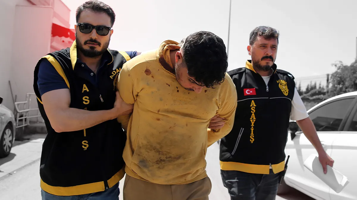 Adana'da polis ekiplerine yapılan saldırı sonrası bölgede inceleme yapıldı.