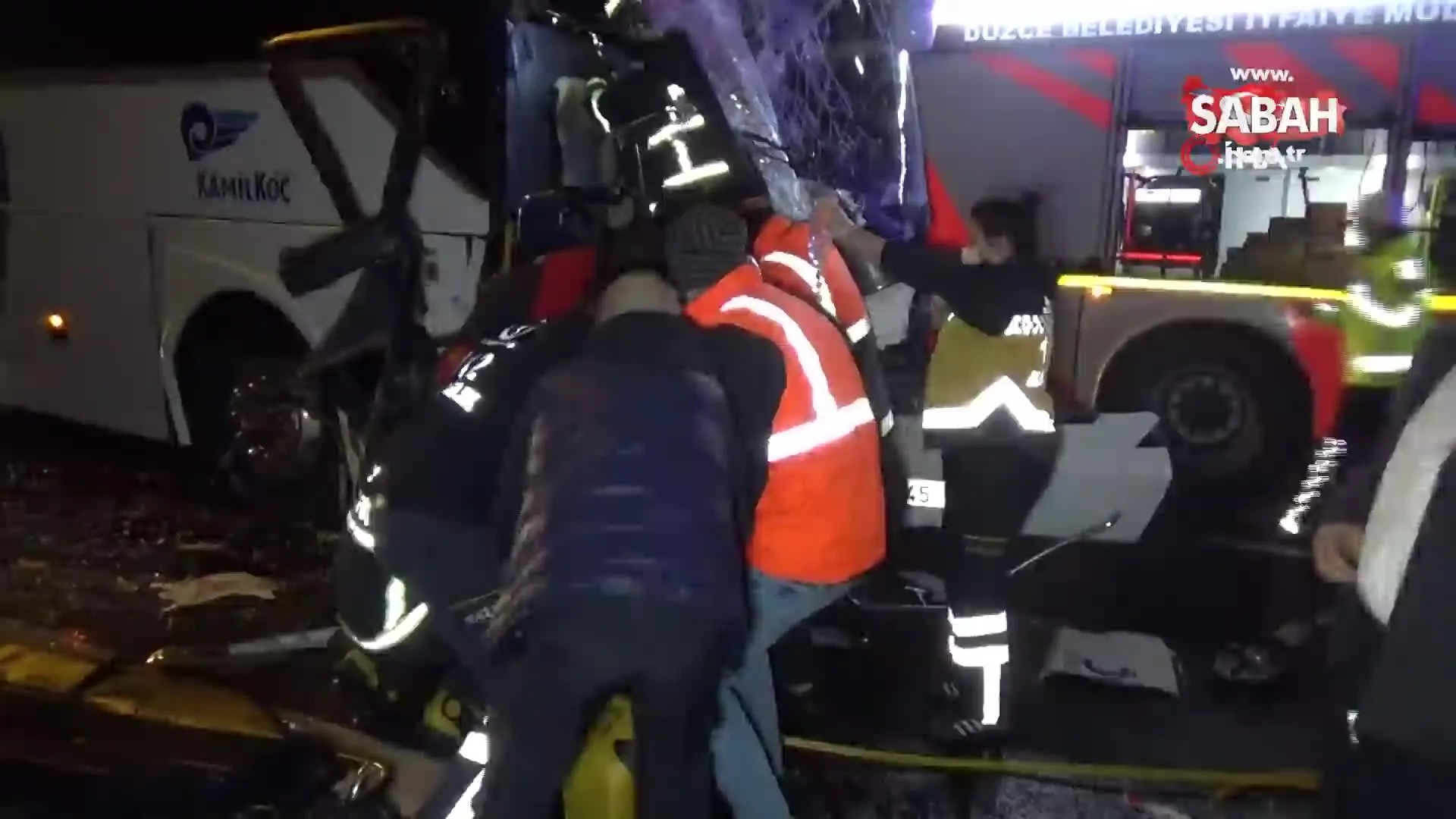 Duzce De Otobus Kamyona Arkadan Carpti 1 I Agir 16 Yarali Video Videosunu Izle Son Dakika Haberleri