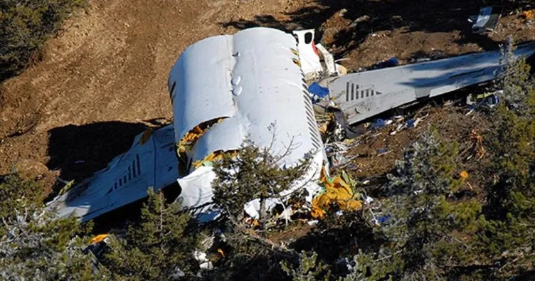 Yunanistan’da düşen uçağın enkazına ulaşıldı