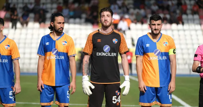 Kaleci Emircan’dan hayatını kurtaran hakeme teşekkür Kaleci Emircan’dan hayatını kurtaran hakeme teşekkür