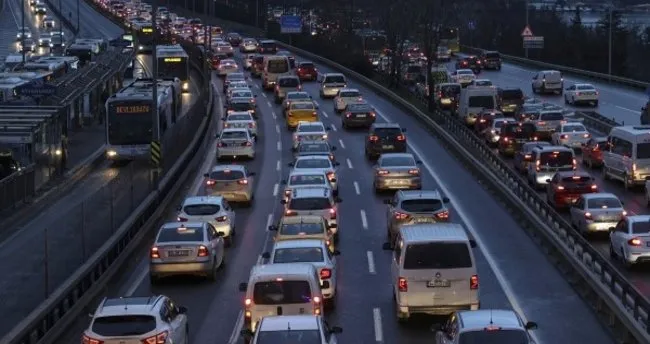 İstanbul’da yağışlarla birlikte trafik yoğunluğu yüzde 89’a kadar yükseldi