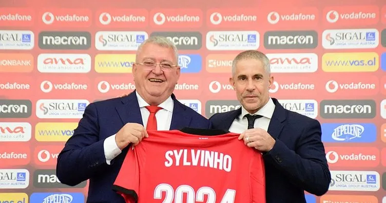 Arnavutluk Milli Takımı’nın yeni teknik direktörü Sylvinho, sözleşme imzaladı