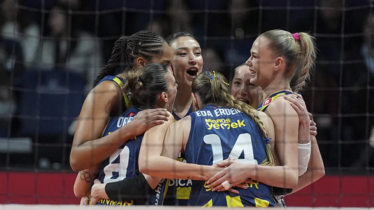 Fenerbahçe Medicana, Galatasaray Daikin’e deplasmanda set vermedi! Fenerbahçe Medicana, Galatasaray Daikin’e deplasmanda set vermedi!