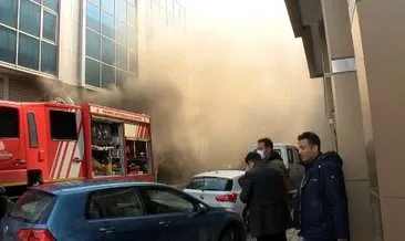 Kadıköy’de yangın paniği: 3 katlı iş merkezinden dumanlar yükseldi! #istanbul