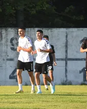 Türkiye’nin köklü kulübünde 17 futbolcu idmana çıkmıyor