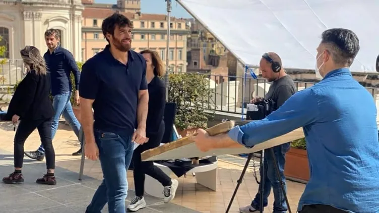 Can Yaman’dan beklenmeyen hamle! Bakın hangi Türk güzele gönlünü kaptırdı...