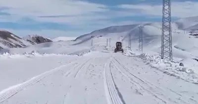 Şırnak’ta kardan kapanan 38 kilometrelik köy yolu ulaşıma açıldı #sirnak