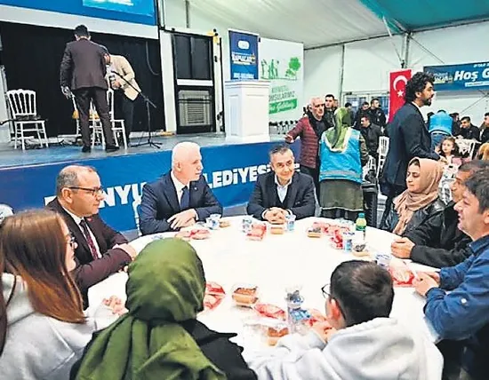 vali-davut-gul-iftarini-esenyurtlularla-acti-1741640385211.jpeg