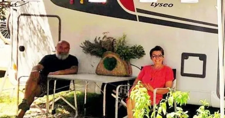 Mustafa Avkıran ailesiyle karavan tatilinde