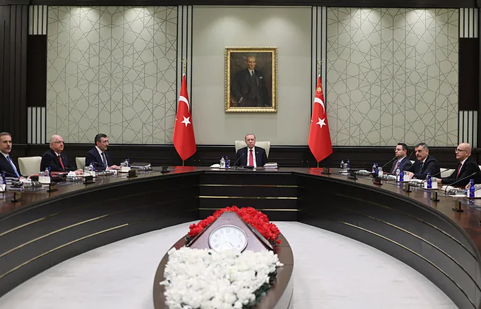 son-dakika-mgk-sonrasi-yazili-8-maddelik-yazili-aciklama-terorsuz-turkiye-vurgusu-1775667801845.jpg SON DAKİKA! MGK sonrası yazılı 8 maddelik yazılı açıklama: Terörsüz Türkiye vurgusu!
