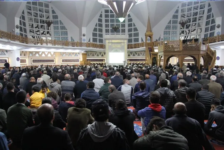 Mevlit Kandili’nde camiler doldu taştı