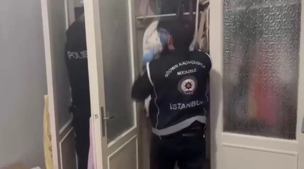 kirmizi-bultenle-araniyorlardi-mit-ve-emniyetin-operasyonuyla-yakalandilar-1779102596142.jpg