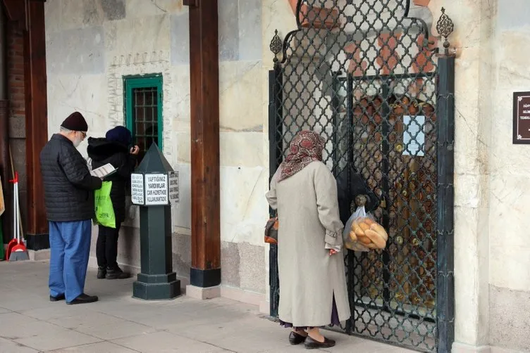 Koronavirüs tedbiriyle cuma namazında camiler bol kaldı