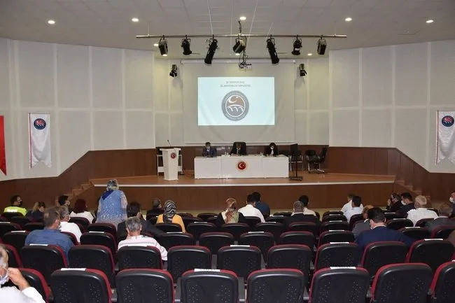 Vali Sezer muhtarlarla bir araya geldi