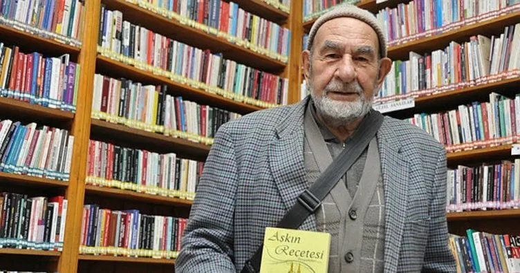 Eşekli kütüphane ile kazandığı okuma alışkanlığını 77 yaşında da sürdürüyor