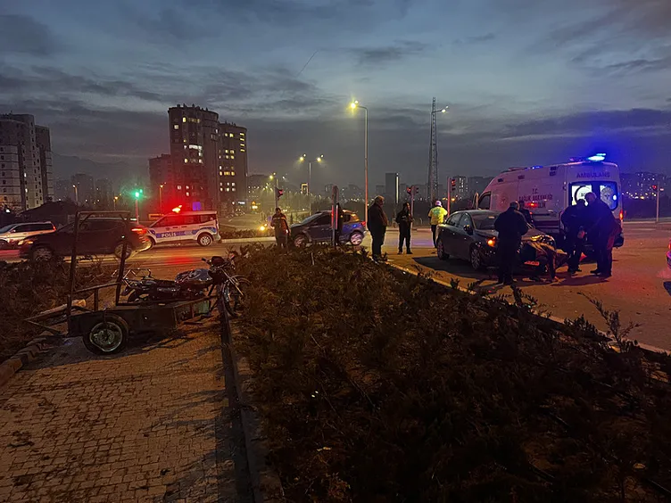 Kayseri’de otomobil ile motosiklet çarpıştı: 4 yaralı!